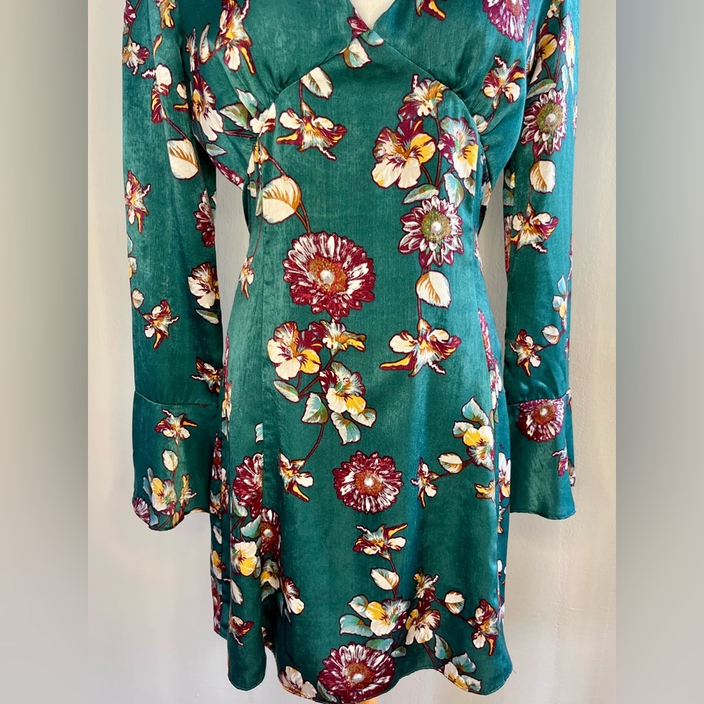 Floral Green Long Sleeve Dress - Picture 6 of 10